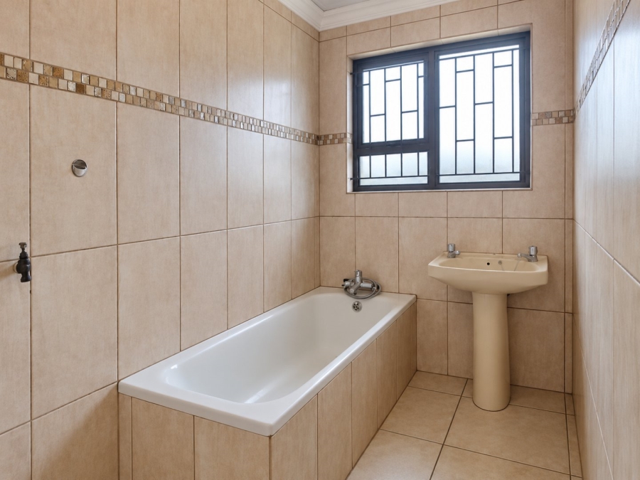 3 Bedroom Property for Sale in Forest Village Western Cape